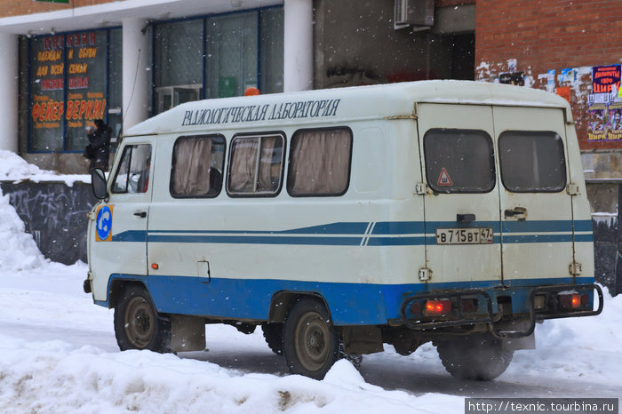 Новые автомобили здесь ещё не закупали... (иномарки руководства не в счёт, хотя и остальные сотрудники ЛАЭС получают неплохо: средняя зарплата на АЭС 51 тысяча рублей) Сосновый Бор, Россия