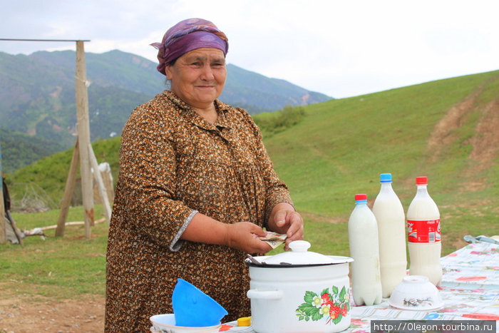Кумыс продают в полторалитровых баклажках Ташкент, Узбекистан