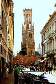 Городская ратуша на Рыночной площади.Сторожевая башня и колокольня Беффруа-символ мужества и стойкости горожан