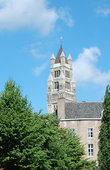 Башня самой старой церкви города-собора Спасителя(XIIIв.).Была достроена в XIXв.Печальная смычка веков.