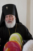 Архиепископ Рязанский и Касимовский Павел благословляет детей.