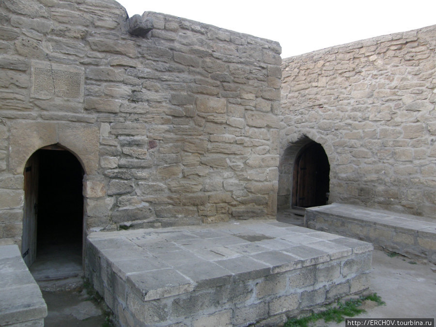 Храмовый комплекс огнепоклонников в Сураханах. Сураханы, Азербайджан