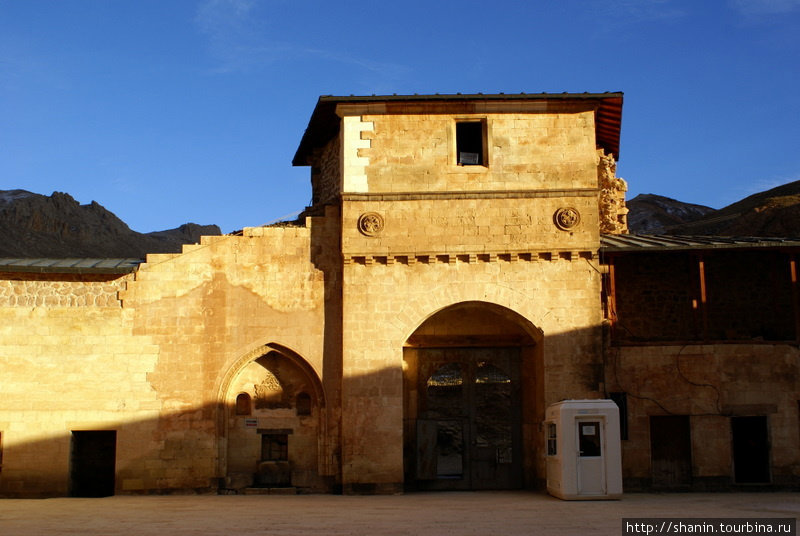 Входные ворота дворца Исхак-паши в Догубаязит