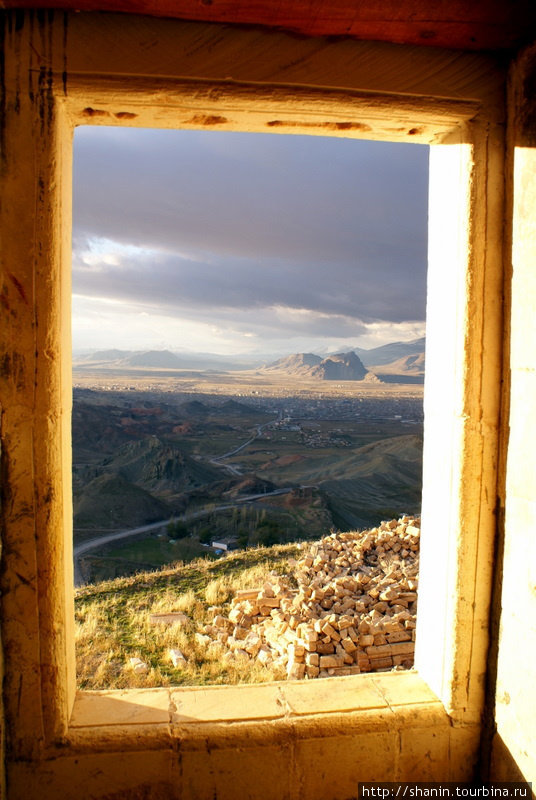 Вид из окна на Догубаязит Восточная Анатолия, Турция