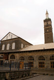 Минарет и главное здание мечети Улу Джами