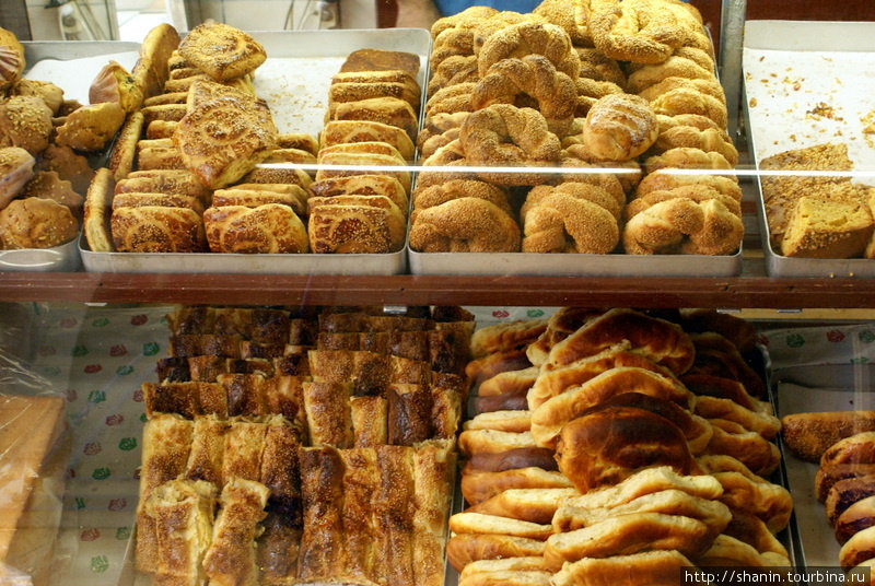 В хлебном магазине Диярбакыр, Турция
