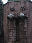 Знаменитые статуи на железнодорожном вокзале