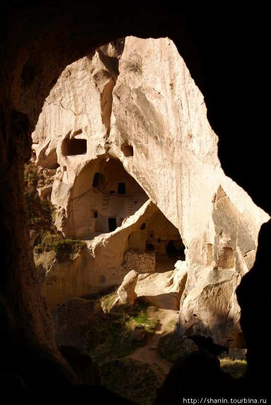 Вид на монастырь Чавушин, Турция