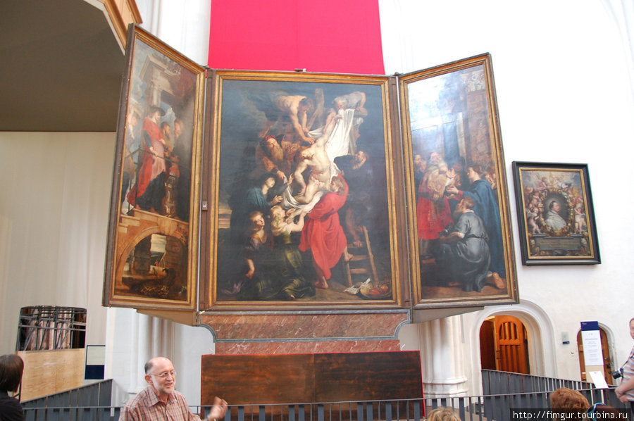 Триптих кисти Рубенса ’’Снятие с креста’’.1612г. Антверпен, Бельгия