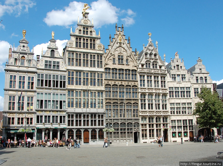Дома различных гильдий на главной площади(Гроте Маркт) Антверпен, Бельгия
