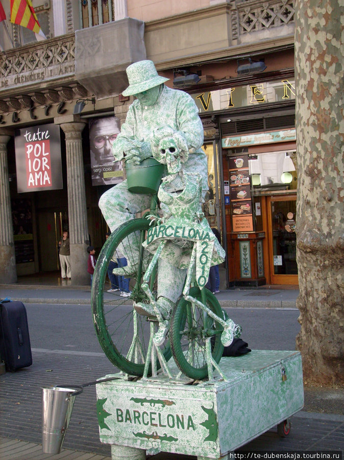 Живые скульптуры в Барселоне на улице Рамбла. Калелья, Испания