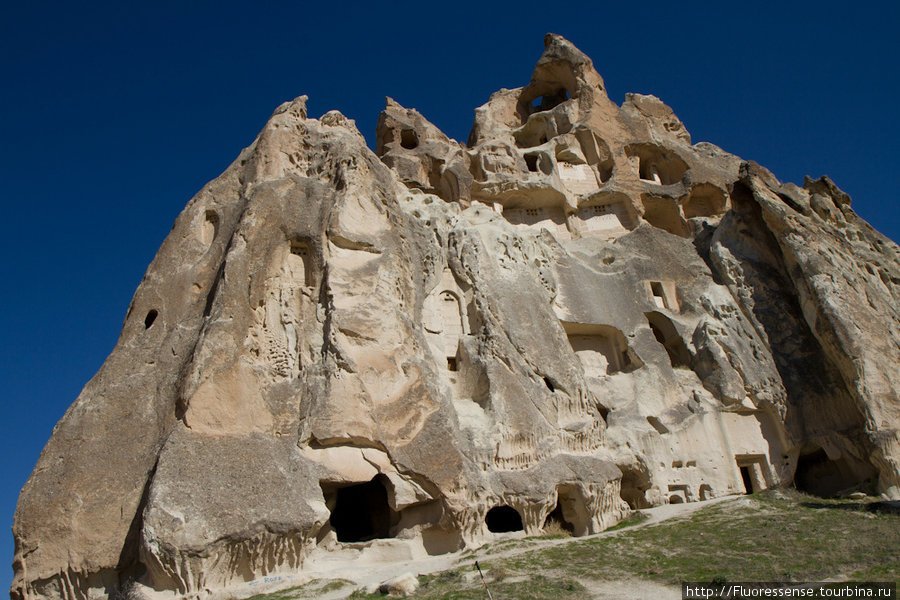 Целое древнее поселение на одной огромной скале. Каппадокия - Гереме Национальный Парк, Турция