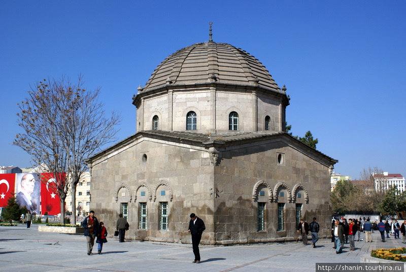 Византийская церковь на главной площади города Кайсери, Турция