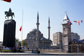 Ататюрк на коне и главная мечеть Кайсери