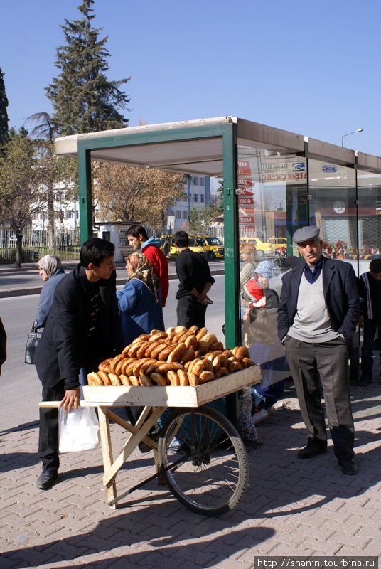 Бублики у автобусной остановки Кайсери, Турция