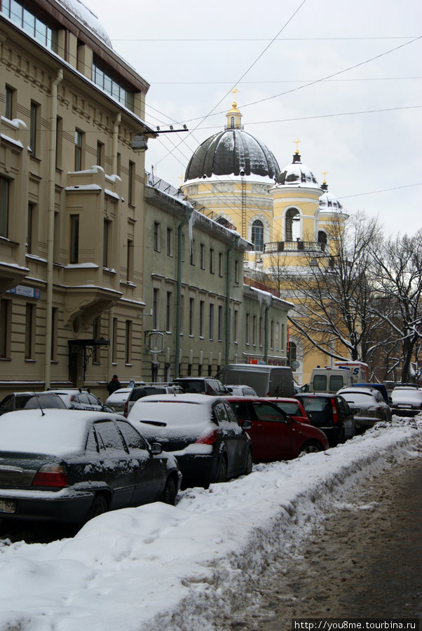 за домами собор Санкт-Петербург, Россия