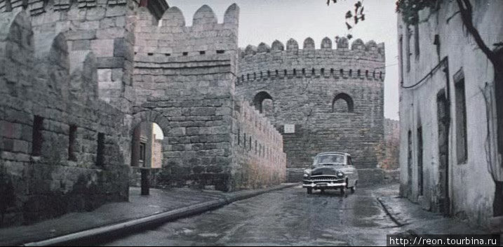 Поворот улицы Кичик-Гала, мимо которого пробегал потерявшийся Сеня. Баку, Азербайджан