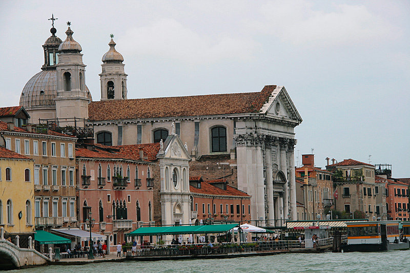 Вопреки непонятно откуда взявшемуся убеждению — ничем в Венеции не воняет Венеция, Италия