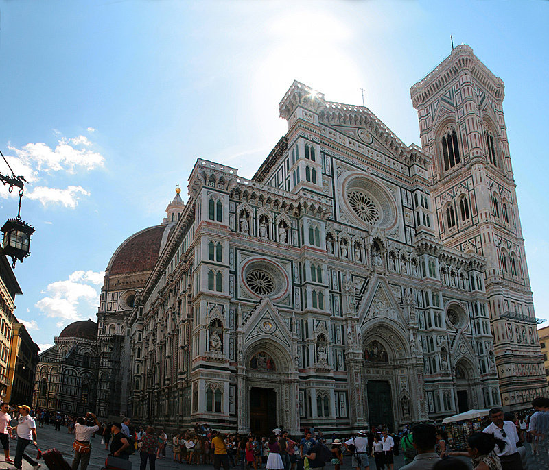 Главным зданием в городе является монументальное сооружение — Собор Санта-Мария-дель-Фьоре. Или просто флорентийский дуомо. Флоренция, Италия