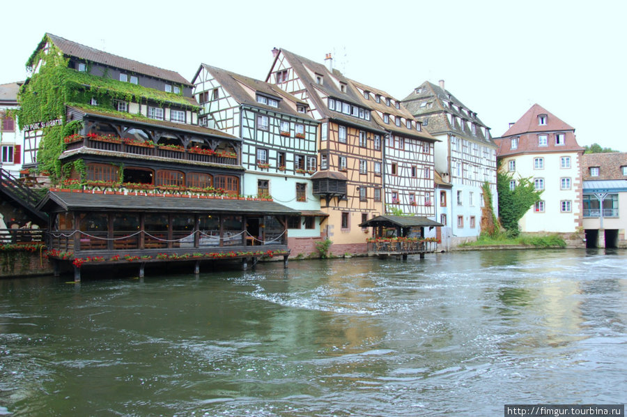 Квартал ’’Маленькой Франции’’.Ресторан на воде. Страсбург, Франция