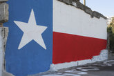 Техас, штат в котором расположен Корпус Кристи называется штатом одинокой звезды, а это флаг техаса.