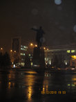 Ленин на площади. Позади Нижне-Волжский НИИ