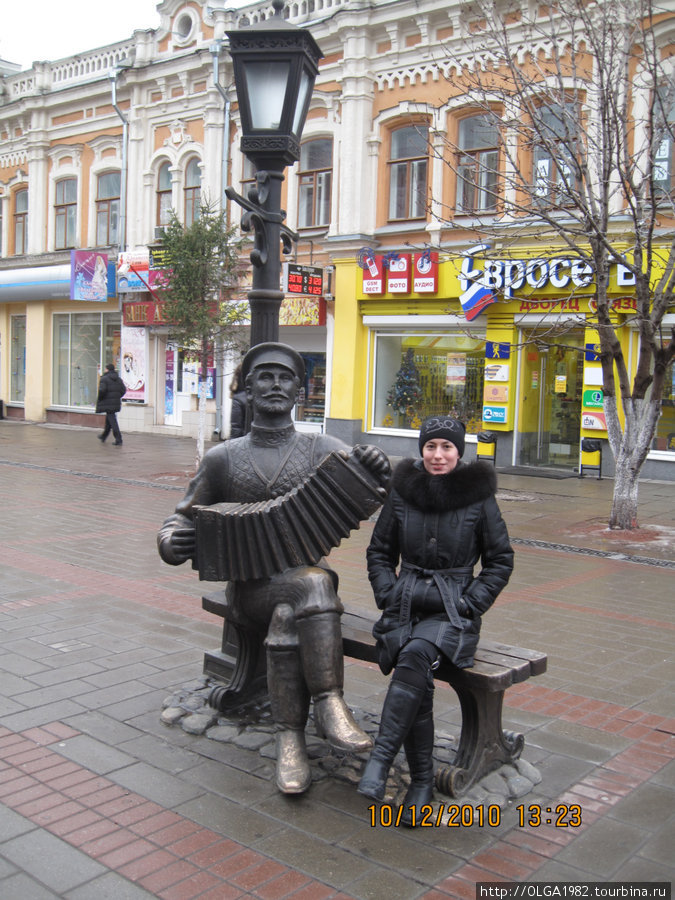 Памятник Саратовской гармошке Саратов, Россия