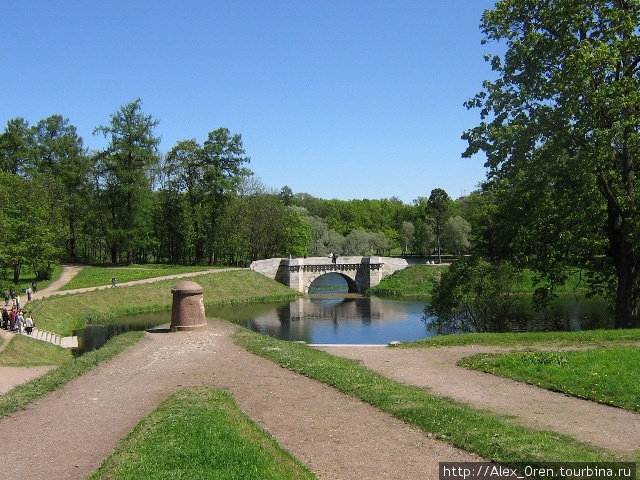 Вид на Карпин мост из Нижнего Голландского сада Гатчина, Россия