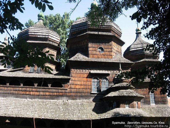 Фрагмент западной стороны храма. Дрогобыч, Украина
