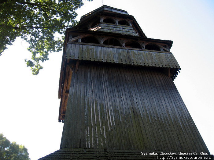 Фрагмент колокольни с восточной стороны. Дрогобыч, Украина