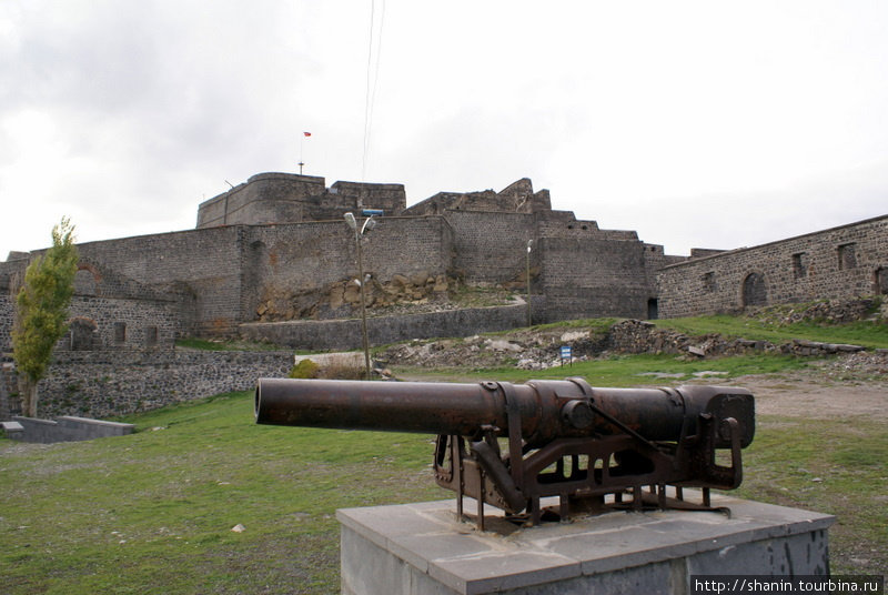 Пушка в крепости Карс Карс, Турция