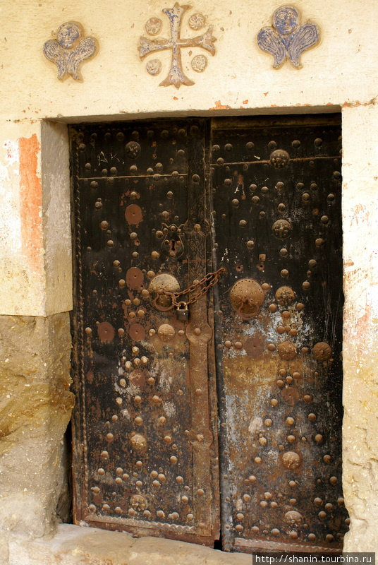 Дверь церкви Константина и Елены в Мустафапаше Мустафапаша, Турция
