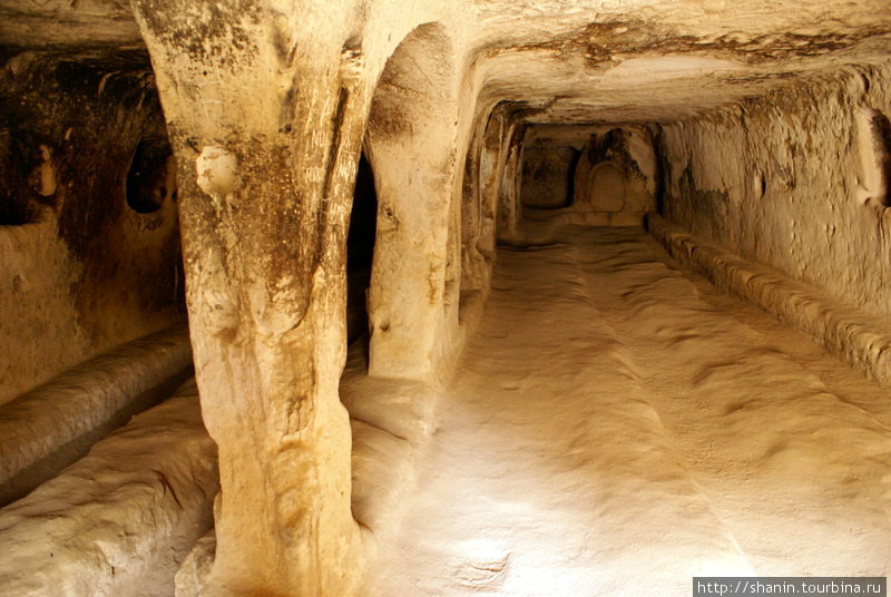 Колонный в пещере Мустафапаша, Турция