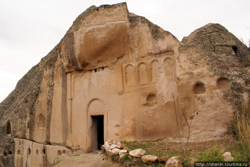 Фасад церкви в монастыре Кеслик Мустафапаша, Турция