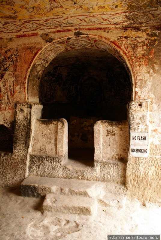 Алтарь в пещерной церкви Мустафапаша, Турция