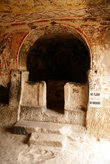 Алтарь в пещерной церкви