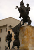 Ататюрк на коне и его последователи со знаменем