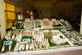 В рыбном магазине в Невшехире свежая рыба всегда есть, хотя до моря очень далеко, в любоим направлении