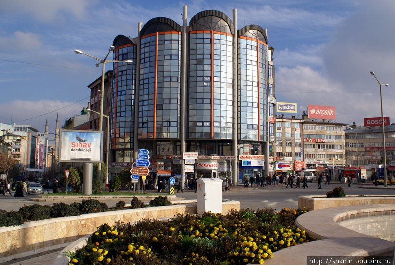 В центре строятся и новые здания Сивас, Турция
