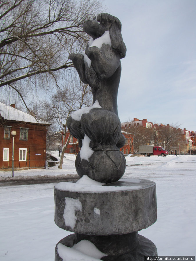 Памятник пудельку на Лыбедском бульваре. Рязань, Россия