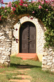 Традиционные резные двери. Такие двери встречаются в Старом Городе и на Занзибаре.