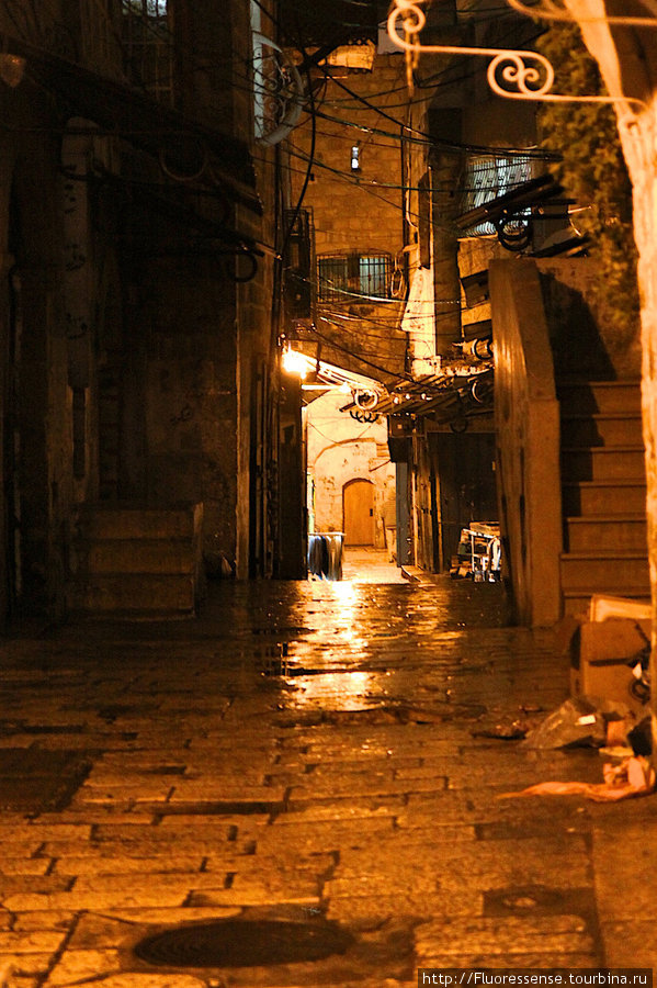 Ночью некоторые части старого города приобретают совсем зловещий вид. Израиль