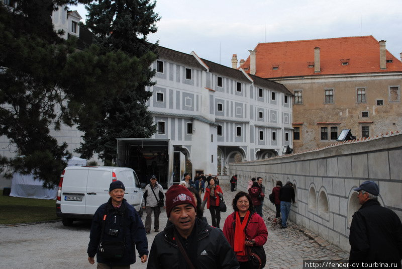 Поздней осенью основная масса туристов в Крумлове — азиаты Чешский Крумлов, Чехия
