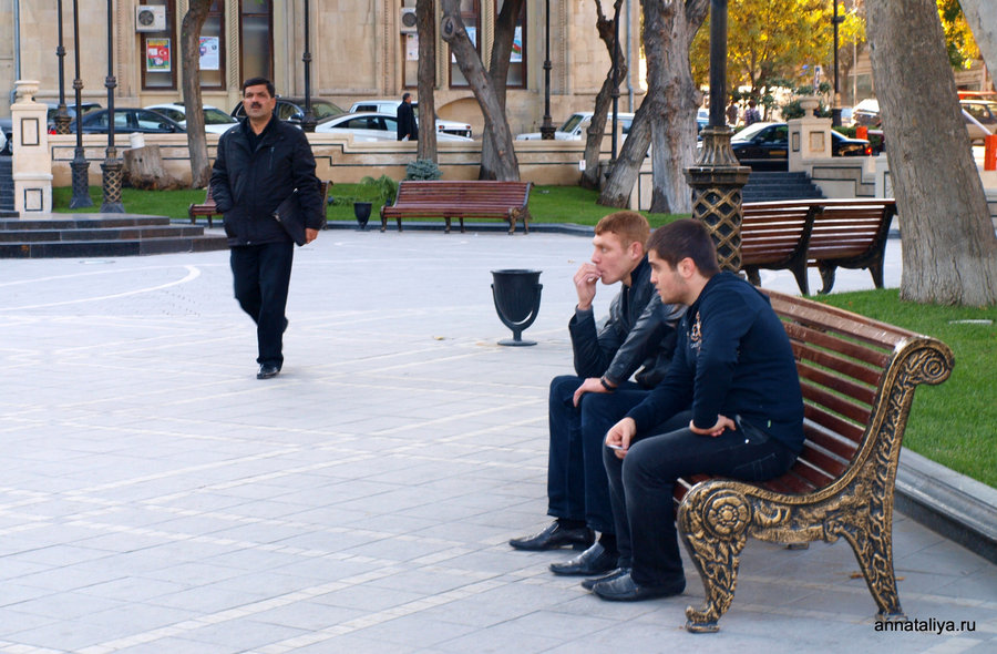 В сквере в центре Баку Азербайджан