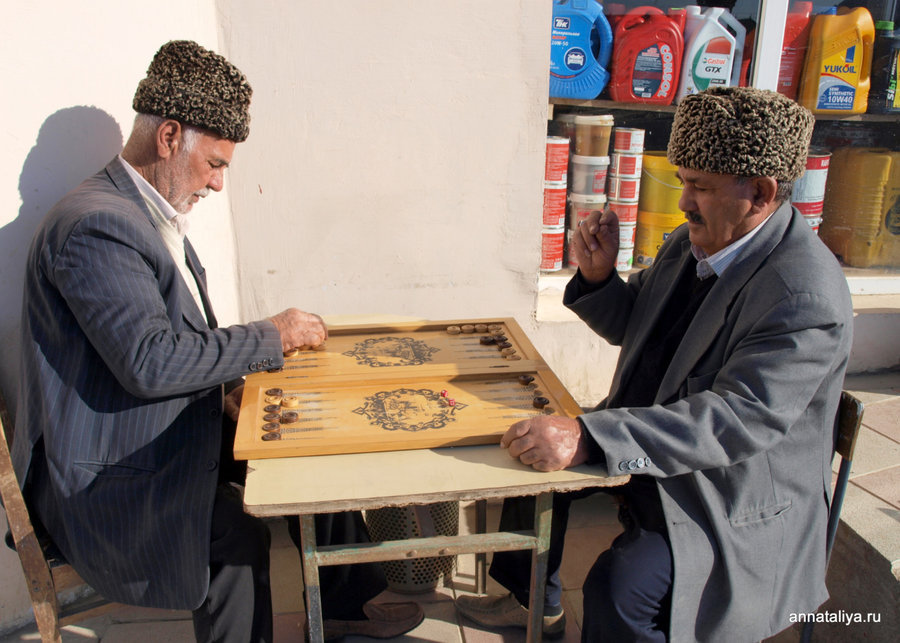 У азербайджанских аксакалов до сих пор в моде шапки из бараньей шерсти Азербайджан