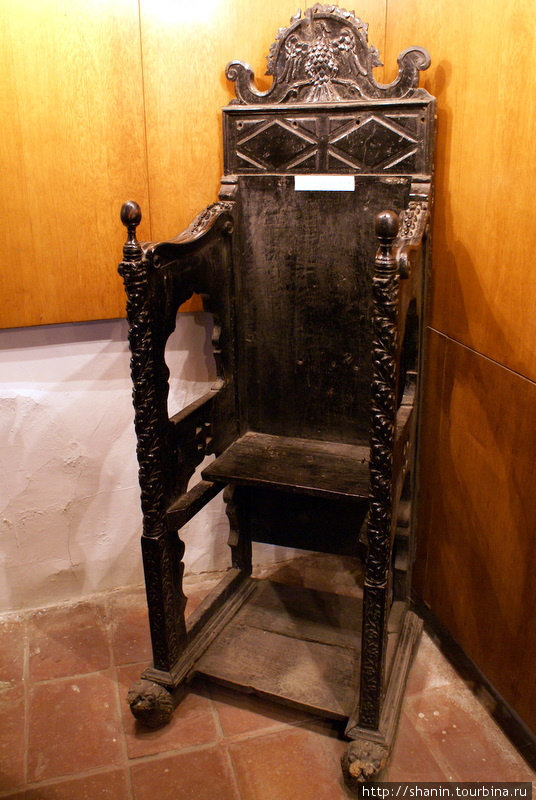 Кресло из церкви Токат, Турция