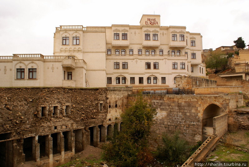 Гостиница на древних руинах Шанлыурфа, Турция