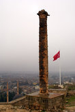 Коринфская колонна и турецкий флаг