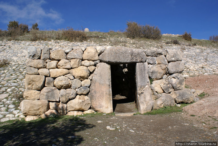 Вход в туннель с внешней стороны стен Чорум, Турция