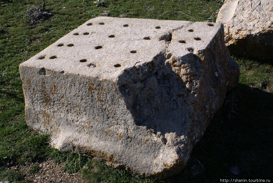 Камень с дырками Чорум, Турция